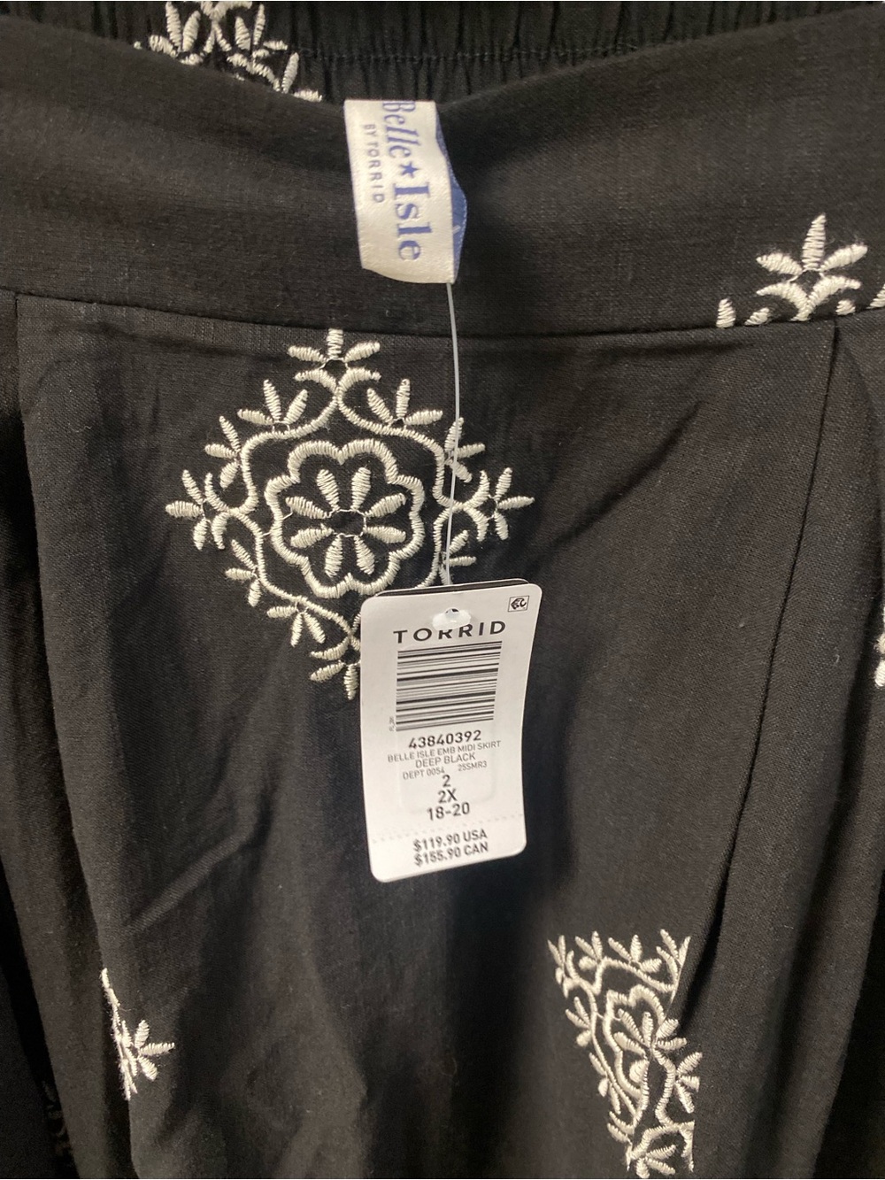 torrid Black Maxi Skirt/ Cropped top set with White Embroidered Medallions - Picture 5 of 8